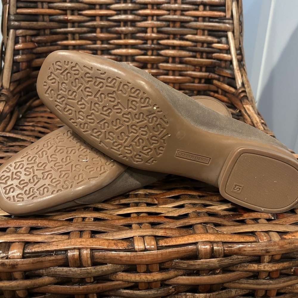 Sesto Meucci Tan Flats Timeless Loafers make in Italy . Size 11 - Picture 8 of 16